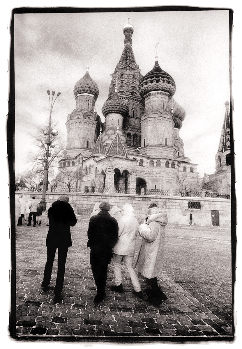 3 Women Red Square photography - Gary Gnidovic